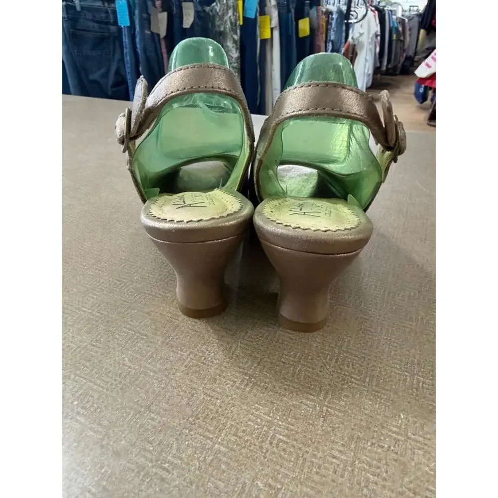 Clarks Artisan Collection peep toe leather sling back heels women's size 6
